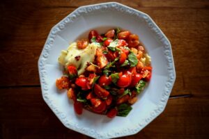 食器が料理を引き立たせて初めて価値を見いだされるように、人間も他人の人生を輝かせてこそ、神から真に価値ある者と見なされる!!